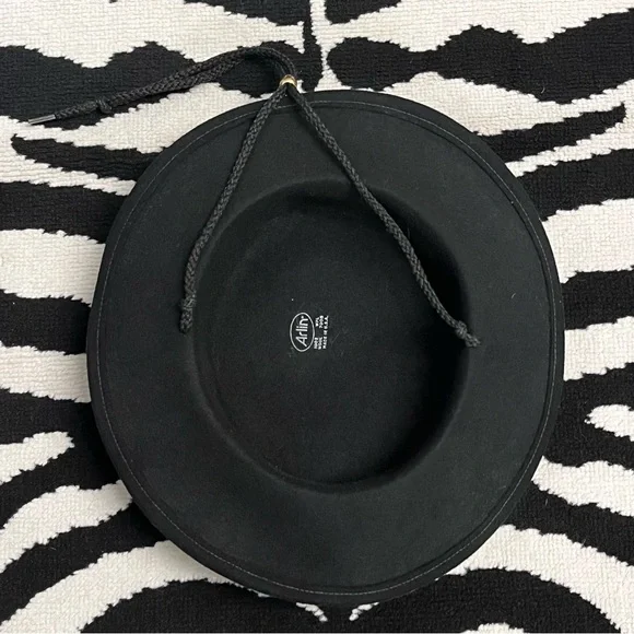 Vintage Arlin 100% Wool Bolero Boater Hat Black Chin Strap Size Medium 22”